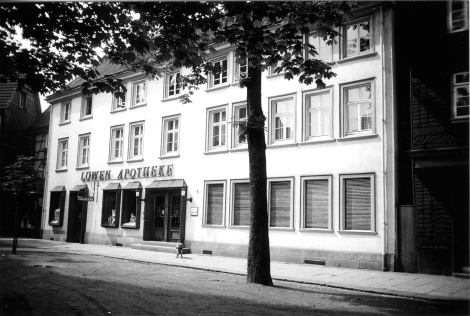 Das Haus der "Löwen-Apotheke" auf dem Kirchplatz. Foto: Werth/Archiv Heimatverein Hattingen